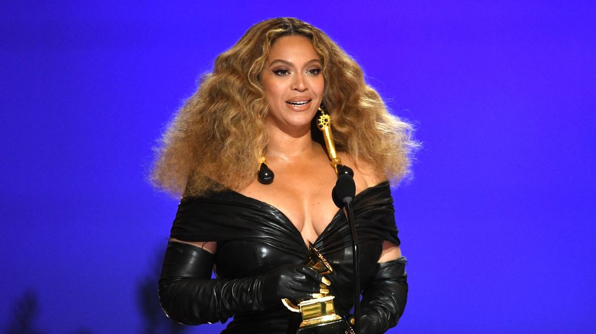 Ceny Grammy ovládly ženy. Beyoncé a Taylor Swiftová lámaly rekordy